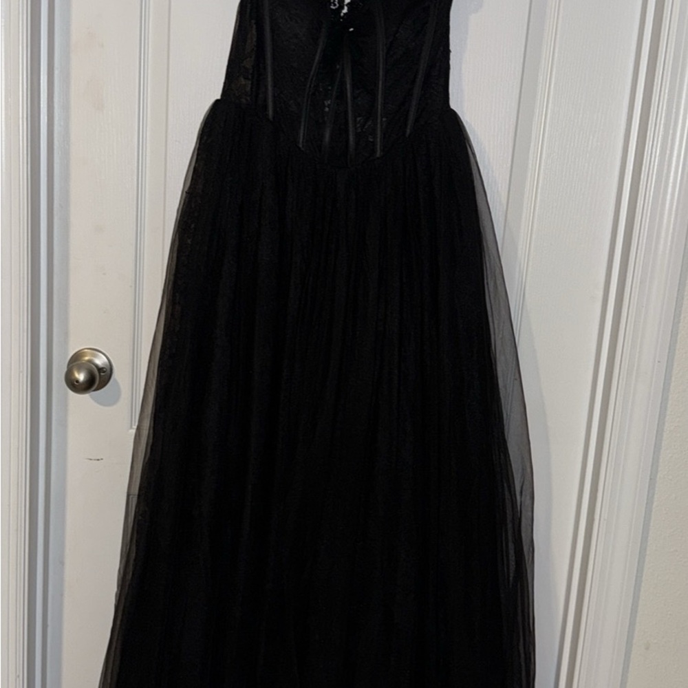 Elegant Black Lace Prom Dress